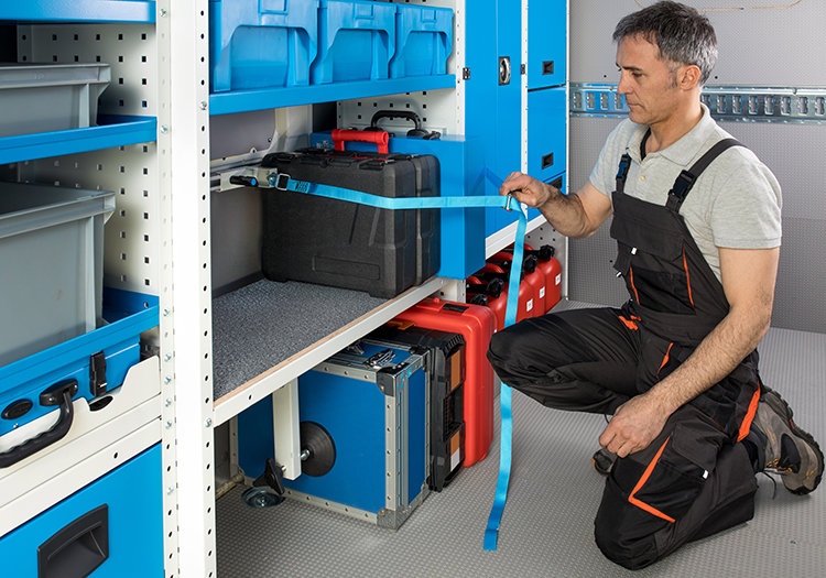 02 Retenedor de maleta con barra tecnove