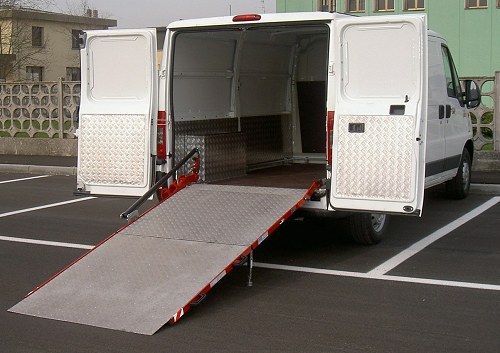 Ducato equipado con rampa de carga tecnove