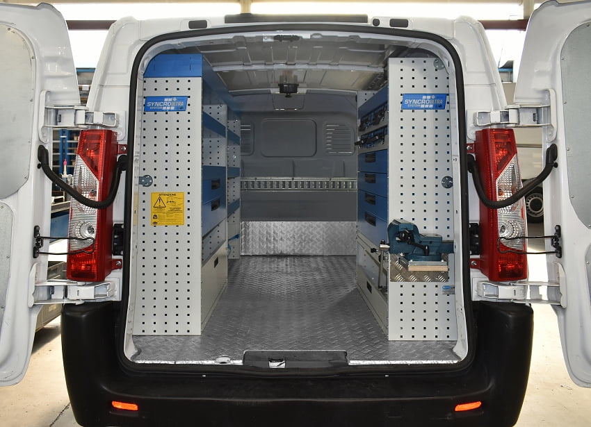 01 Fiat Scudo con plataforma de aluminio almendrado y mobiliario Syncro Ultra Tecnove