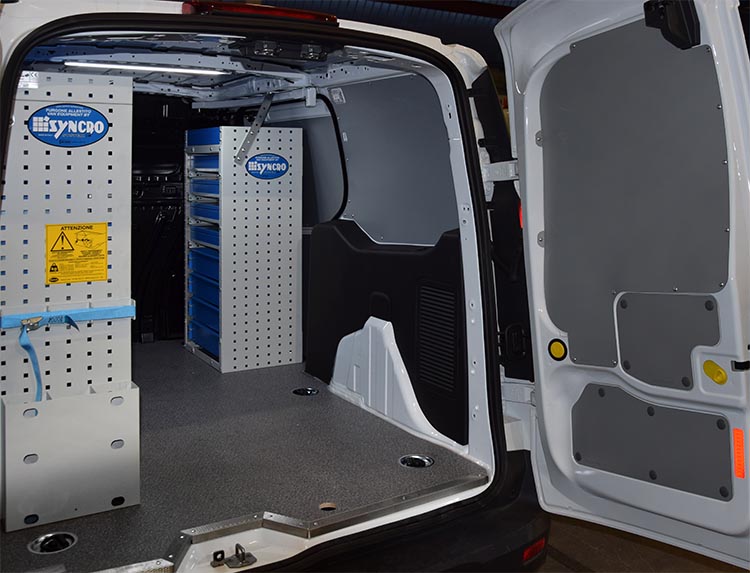 03 Conectar pared derecha con armario contra puerta lateral Syncro Tecnove