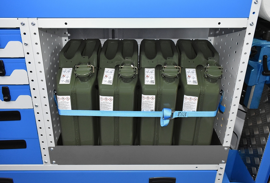 04 depósito con bidones metálicos Tecnove
