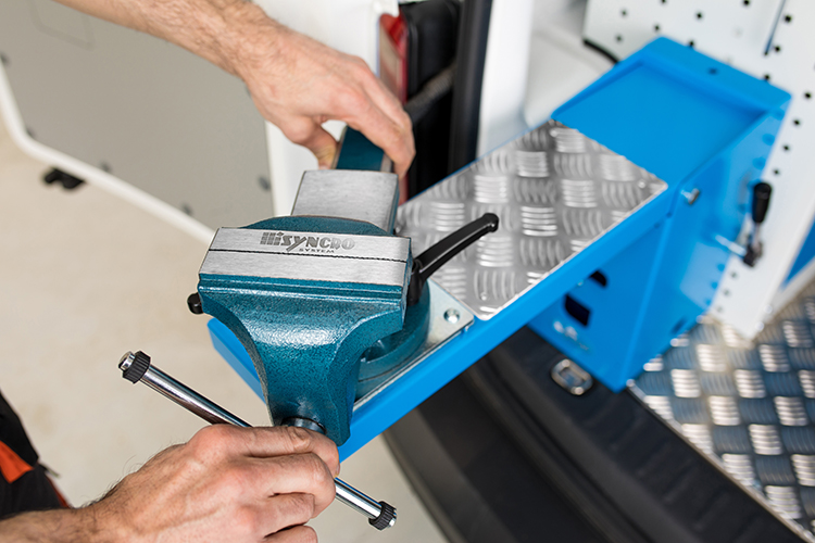 06 porta abrazaderas basculantes Tecnove